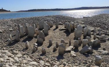 Historia e gurëve 4000 vjeçar në Spanjë – ishin të “varrosur” nën ujë për 60 vjet, u shfaqën papritur
