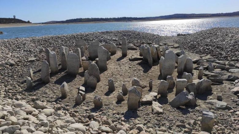 Historia e gurëve 4000 vjeçar në Spanjë – ishin të “varrosur” nën ujë për 60 vjet, u shfaqën papritur