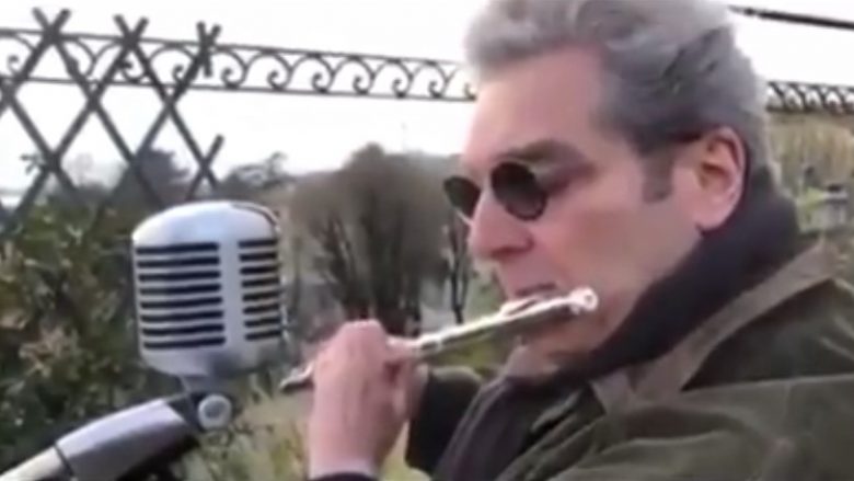 Qytetari italian luan himnin shqiptar me flaut: Faleminderit Shqipëri!