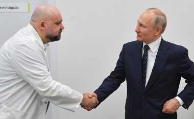 Mjeku me të cilin Putin shtrëngoi duart ditë më parë ka dalë pozitiv në testin për coronavirus