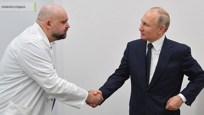 Mjeku me të cilin Putin shtrëngoi duart ditë më parë ka dalë pozitiv në testin për coronavirus