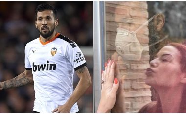 Mbrojtësi i Valencias, Garay i vetizoluar në shtëpi – foto me gruan e tij duke shprehur dashurin me dritaren që i ndanë po bën xhiron e botës