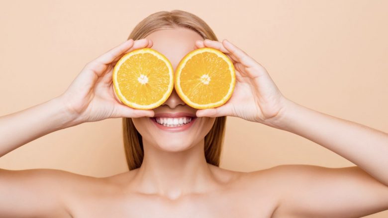 Ja pse duhet të përdorni vitaminë C nëse doni lëkurë të mirë