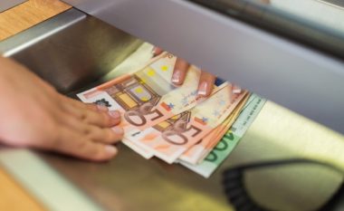 Ndahen 7.5 milionë euro për pagesa shtesë për ndihmat sociale