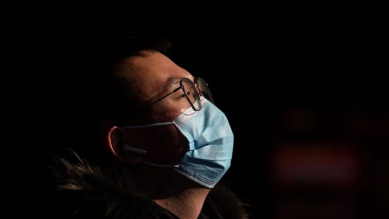 A mundet që një maskë për fytyrë të ndalojë bartjen e virusit? Mësoni për këtë dhe disa fakte të tjera rreth coronavirusit!