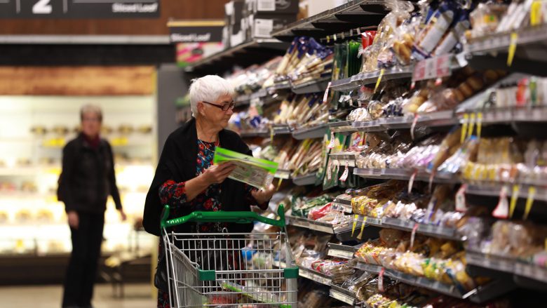 Supermarketet australiane kanë ndarë një “orë të veçantë” vetëm për blerësit e moshuar
