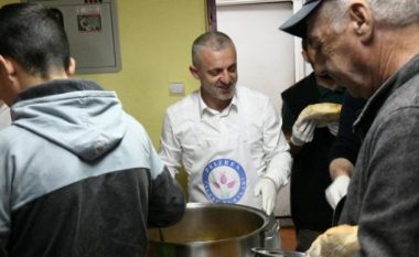 Halil Kastrati: Si masë mbrojtëse po i mbyllim kuzhinat, ushqimin do t’ua dërgojmë në shtëpi