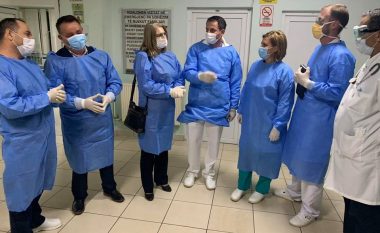 Dy deputetët e AAK: Mungesa e gjërave elementare në Spitalin e Gjakovës s’ka arsyetim