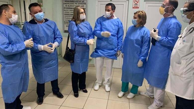 Dy deputetët e AAK: Mungesa e gjërave elementare në Spitalin e Gjakovës s’ka arsyetim