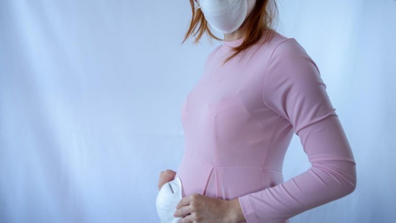 Gratë shtatzëna të infektuara me COVID-19 kanë pesë herë rrezik më të madh për t’u shtruar në spital, sipas një studimi