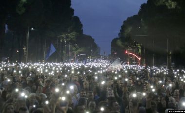 Protesta në Shqipëri, Meta “në mbrojtje të Kushtetutës”