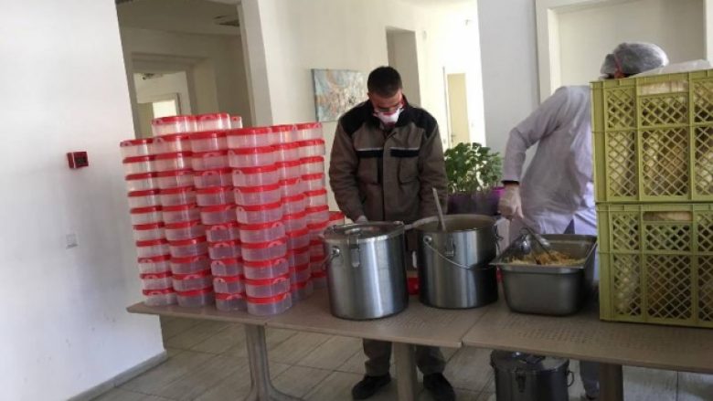 Komuna e Prishtinës shpërndau shujta ushqimore për 300 persona me gjendje të rëndë ekomomike