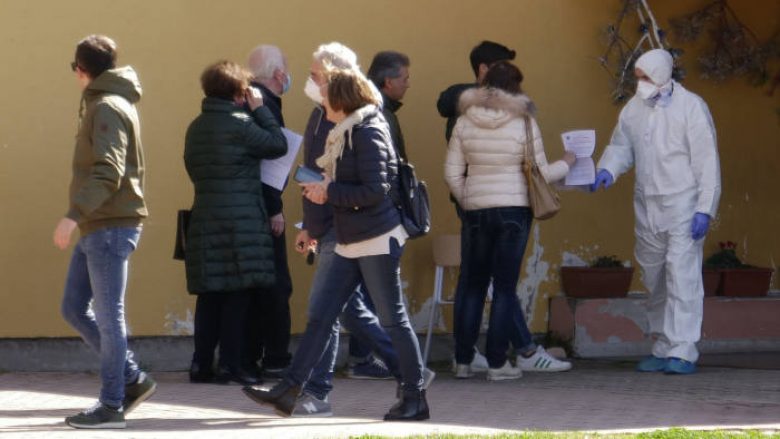 Një eksperiment në një qytet të vogël në Itali thuhet se është shembulli më i mirë se si të parandalohet përhapja e coronavirusit