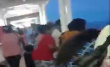 Dramë në një traget në Indonezi, disa pasagjerë kërcyen në det nga frika se anëtarët e ekuipazhit janë infektuar me COVID-19