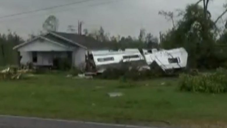 Përveç coronavirusit, SHBA po përballet edhe me stuhi të fuqishme – humbin jetën 6 persona dhe shkatërrohen 300 shtëpi në Misisipi