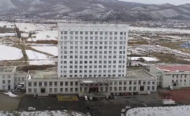 Kina ndërton për gjashtë ditë një spital gjigant, përgjatë vijës kufitare me Rusinë po frikësohen se mund të vie deri te një valë e dytë e COVID-19