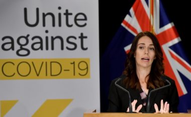 Kryeministrja e Zelandës së Re dhe ministrat e kabinetit të saj ulin pagat për 20 për qind, thonë se po e bëjnë për t’u solidarizuar me të prekurit e COVID-19