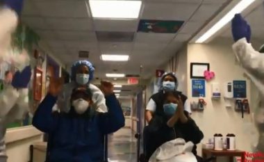 Pacientët e shëruar nga COVID-19, lirohen nga spitalet e New Yorkut dhe Michiganit nën tingujt e këngës “Mos u ndal duke besuar”
