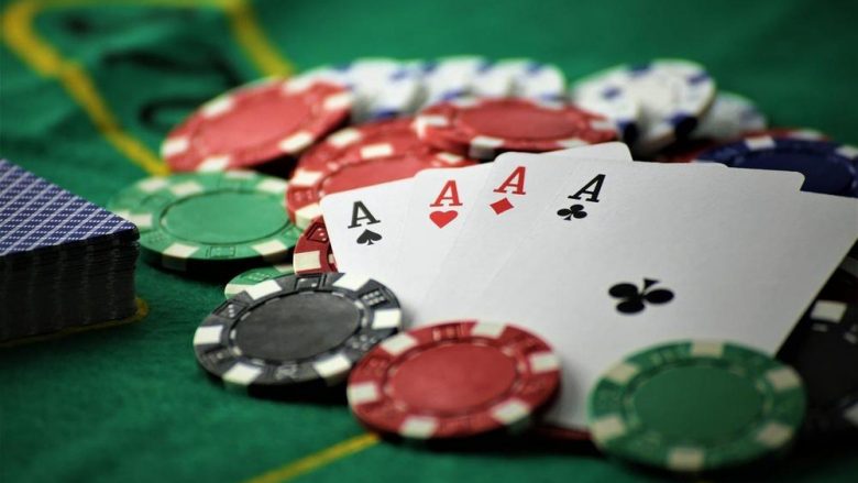 Loja e pokerit u kushtoi me jetë, tetë pensionistë amerikanë infektohen me COVID-19 – tre prej tyre humbin jetën