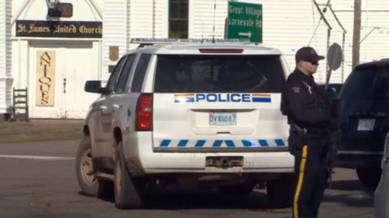 Vishet si polic dhe vret të paktën 10 persona – policia kanadeze vret sulmuesin