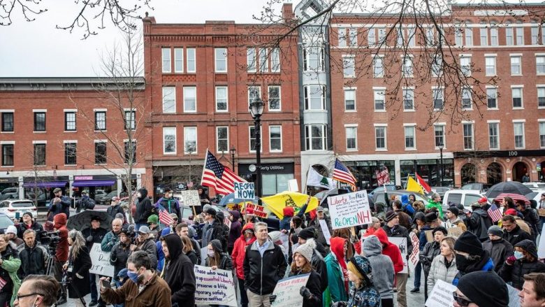 Amerikanët në këmbë, dalin rrugëve për shkak të masave kufizuese – protestojnë kundër qëndrimit në shtëpi