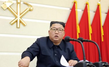 Pas ndërhyrjes kirurgjikale, Kim Jong-Un në rrezik për jetën – e tëra po i ndodh për shkak të duhanit dhe mbipeshës