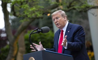 Trump paralajmëron pezullimin e përkohshëm të imigracionit në SHBA, thotë se po e bën për të mbrojtur vendet e punës për qytetarët amerikanë