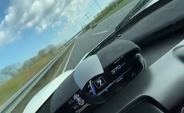 Pasi që i tërë vendi është mbyllur nga coronavirusi, shfrytëzon rastin shoferi në Gjermani – vozit nëpër autostradën e zbrazët me 370 km/h