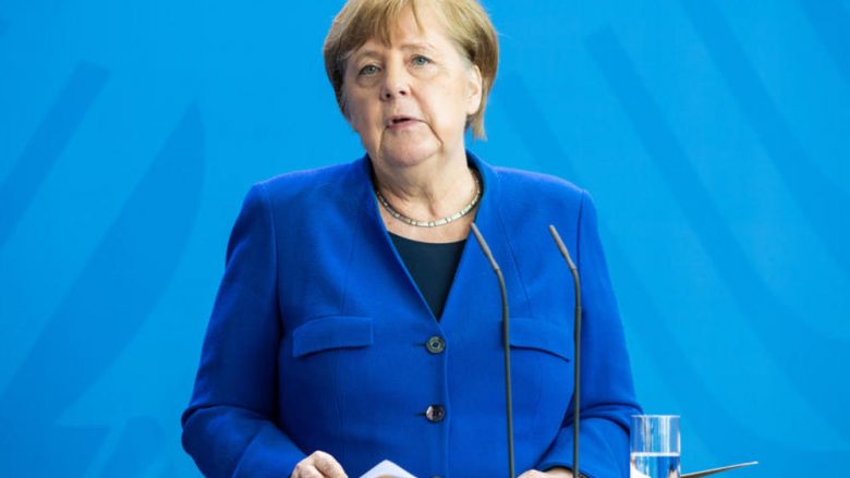 Angela Merkel për coronavirusin: Nuk jemi në fazën finale të pandemisë, por ende në fillim