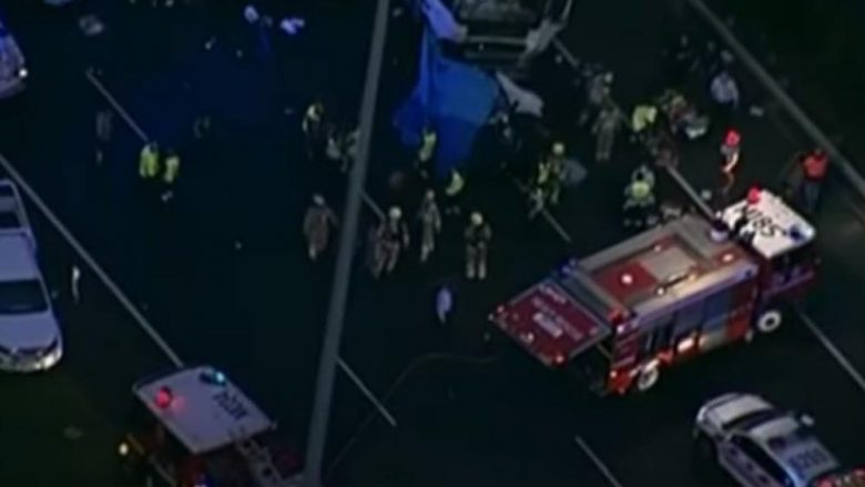 Aksident i tmerrshëm në Melbourne, kamionit godet veturën policore dhe më pas një Porsche – humbin jetën katër zyrtarë policorë