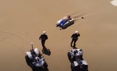 Derisa qeveria ka urdhëruar izolimin, një burrë kapet nga droni duke u rrezitur në plazhin e zbrazët – dënohet nga policia italiane  