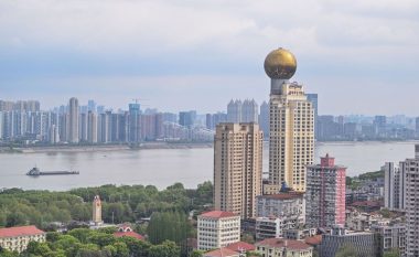 Wuhan, jeta brenda qytetit kinez që konsiderohej si epiqendra e pandemisë COVID-19