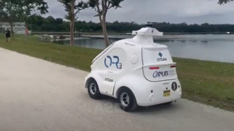 Singapor, roboti në vend të policit: Qëndroni në shtëpi