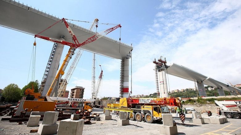 Dy vite më parë humbën jetën 43 persona nga shembja e urës në Genoa, tani janë pranë përfundimit të punimeve të urës së re  