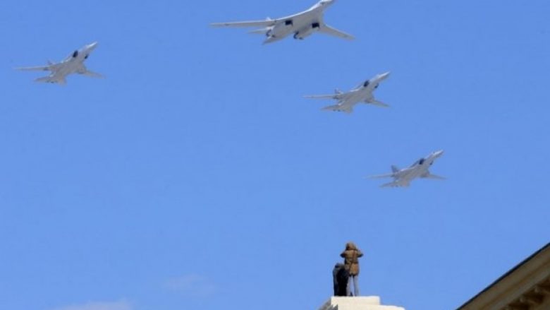 ​Aeroplanët e NATO-s përcjellin bombarduesit rusë mbi Baltik
