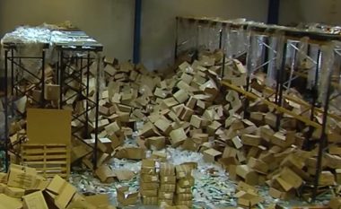 Spanjolli vjedh dy milionë maska, zbrazë depon me materiale sanitare