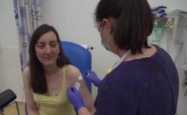 Vullnetarja që mori vaksinën kundër COVID-19 thotë se ndjehet mirë