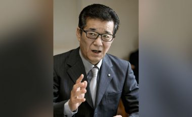 Kryebashkiaku japonez: Burrat duhet të bëjnë pazar gjatë pandemisë, pasi gratë vonohen shumë