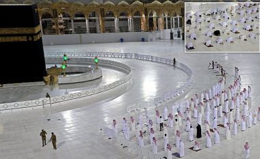 Në Xhaminë e Madhe të Mekës falen nën masa të rrepta të sigurisë, policët sigurohen që po respektohet distanca sociale