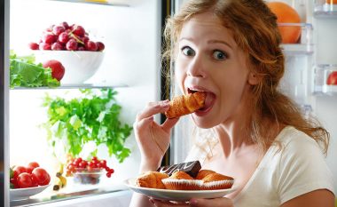 Përse jemi gjithmonë të uritur në vetizolim: Gjashtë arsyet e hapjes shumë të shpeshtë të frigoriferit!