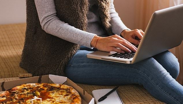 Jeta në karantinë: Më pak lëvizim, më shumë pimë dhe hamë ushqim të pashëndetshëm, theksojnë shkencëtarët