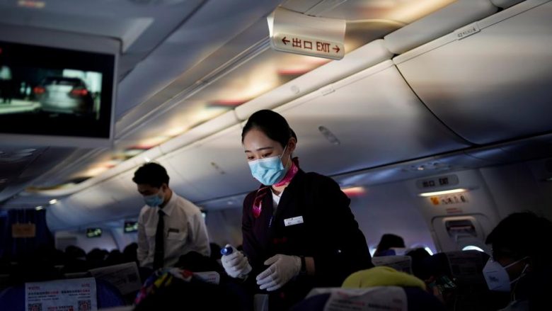 Maska, filtra të ajrit dhe distancë më e madhe – kështu do të duken fluturimet me aeroplan në të ardhmen