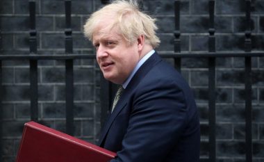 Kryeministri britanik Boris Johnson nuk është me pneumoni