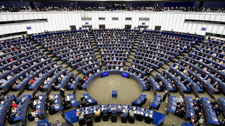 Eurodeputetët kërkojnë liberalizimin e vizave për Kosovën brenda vitit 2020