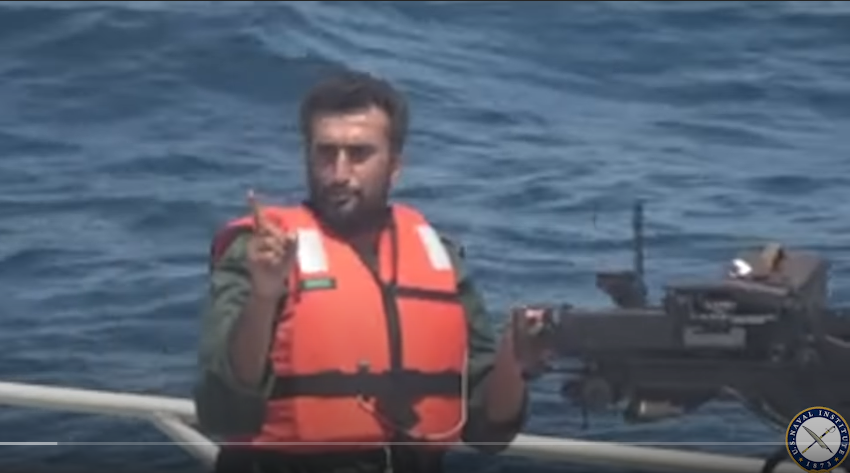 Pamjet kur 11 anije të Gardës Revolucionare iraniane iu afruan anijeve amerikane në Gjirin Persik