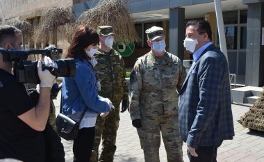 KFOR-i amerikan dhuron donacion me pajisje mbrojtëse mjekësore për QKMF-në në Mitrovicë