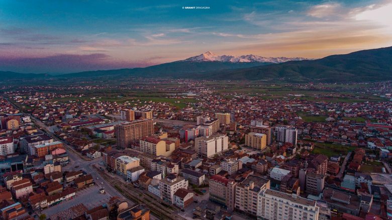 Pamje nga droni mbi qytetin e heshtur të Ferizajt në kohën e pandemisë COVID-19