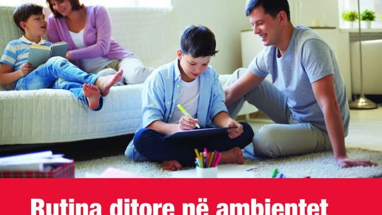 Caritas zviceran përgatit materiale rreth rutinës ditore të fëmijeve