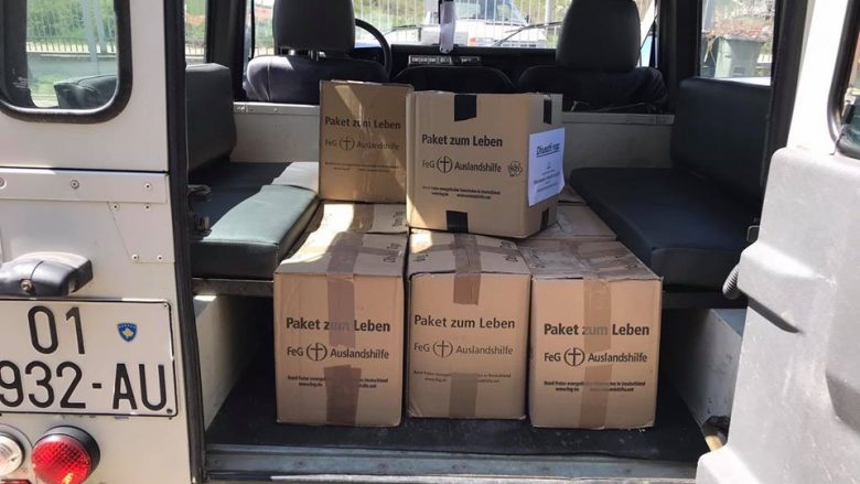 Handikos shpërndanë 45 pako ushqimore për familjet në nevojë
