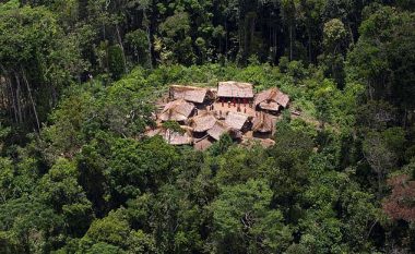 Adoleshenti 15-vjeçar nga një fis në Amazonë që vdiq nga coronavirusi, ngjalli frikë se ky virus mund t’i godet rëndë këto komunitete të izoluara